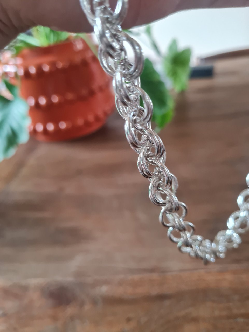 Zilvere ketting met een fantasy schakel.
