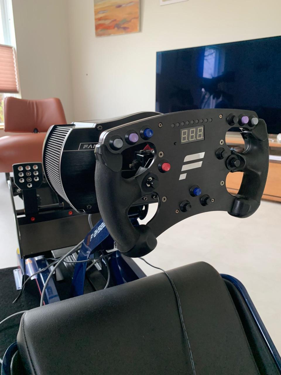 Complete fanatec sim racing set up, playseat F1
