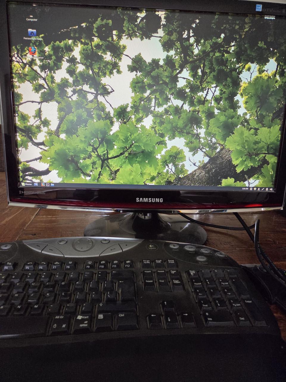 Complete PC met Samsung monitor – Linux Mint 18.3