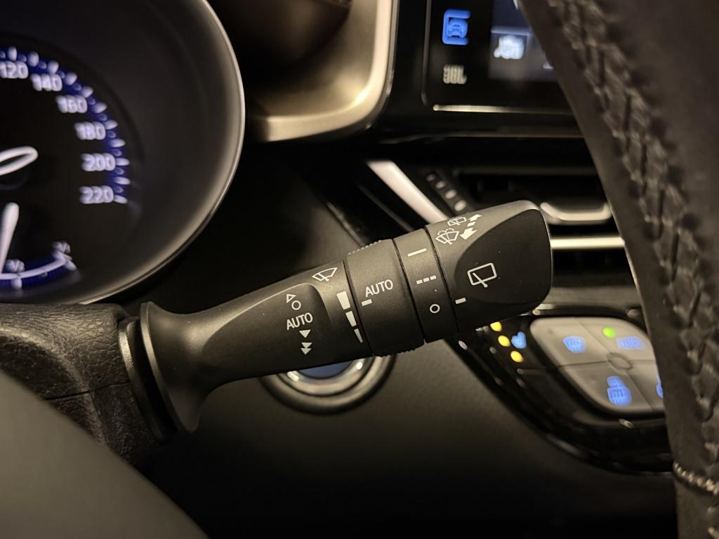 Toyota C-hr 1.8 hybrid executive