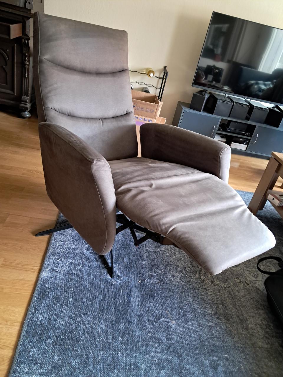 Box spring 1 persoons en relaxstoel  te koop allebij nieuw