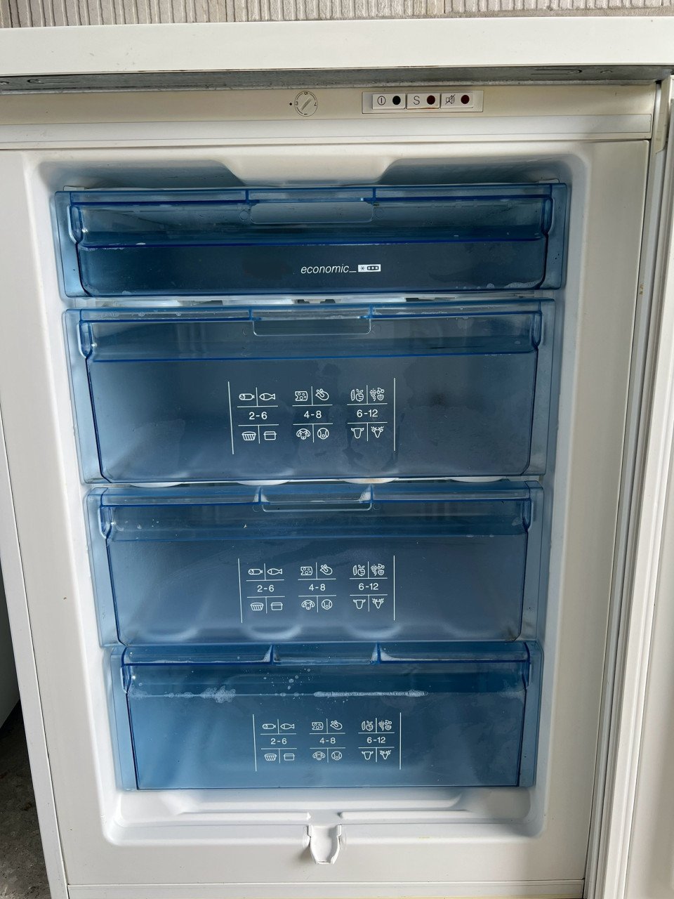 Siemens vrieskast 4 laden 85x60 cm. 120 liter