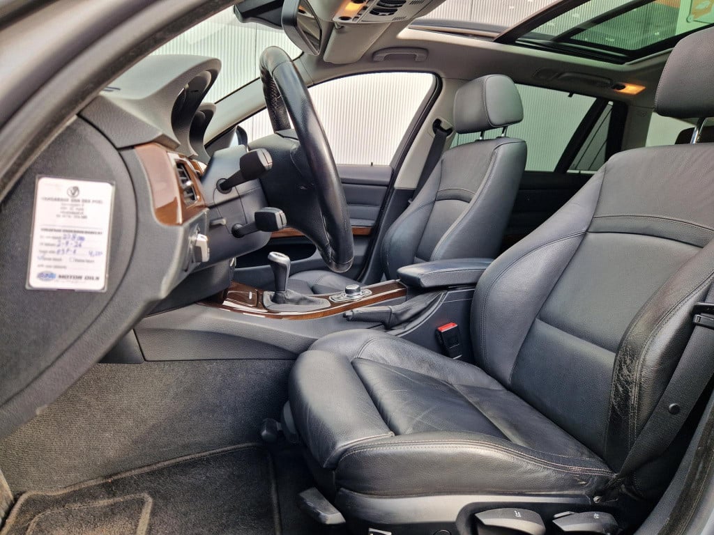BMW 3-serie touring 320i high executive