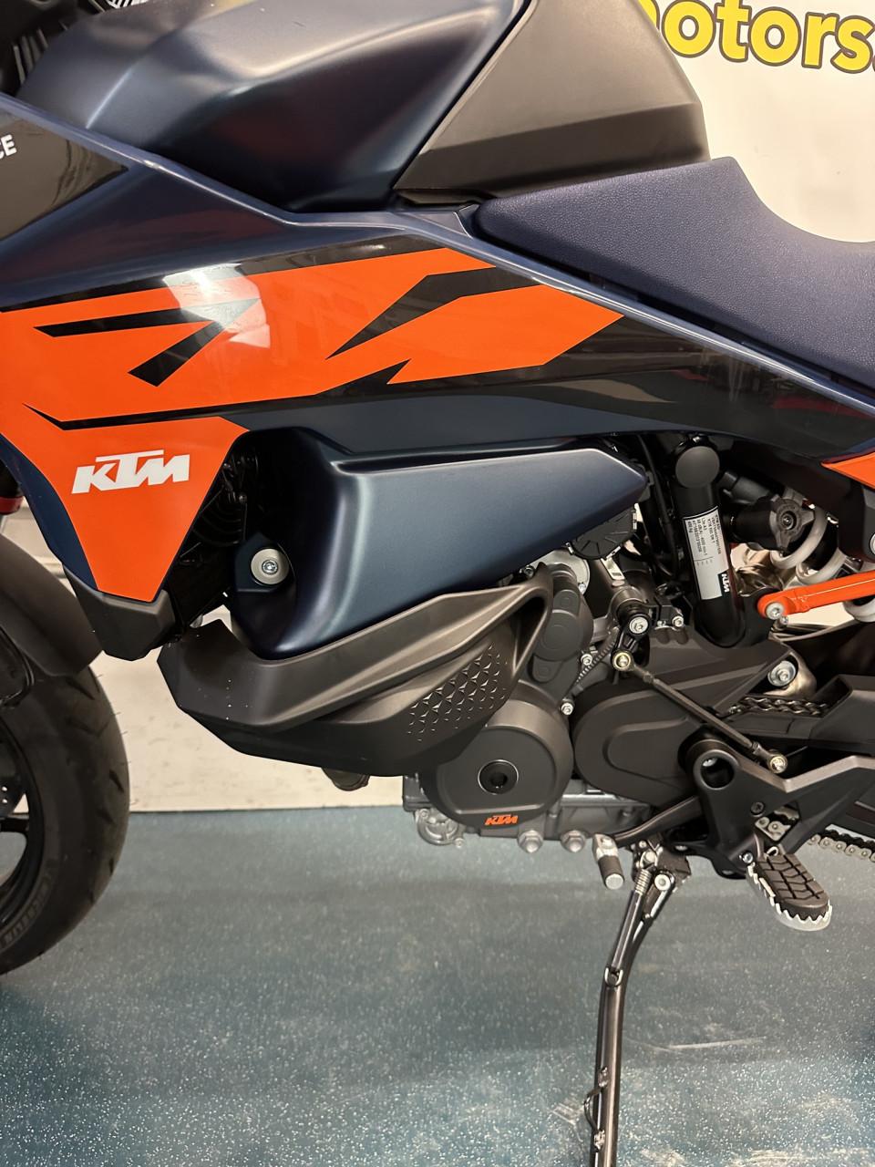 2026 KTM 890 SMT demo motor
