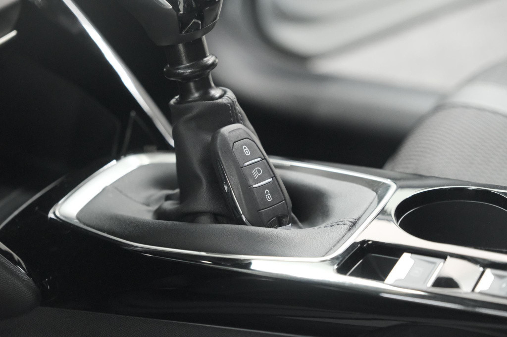 Peugeot 208 puretech 100 gt | camera | navigatie | apple carplay | parkeers