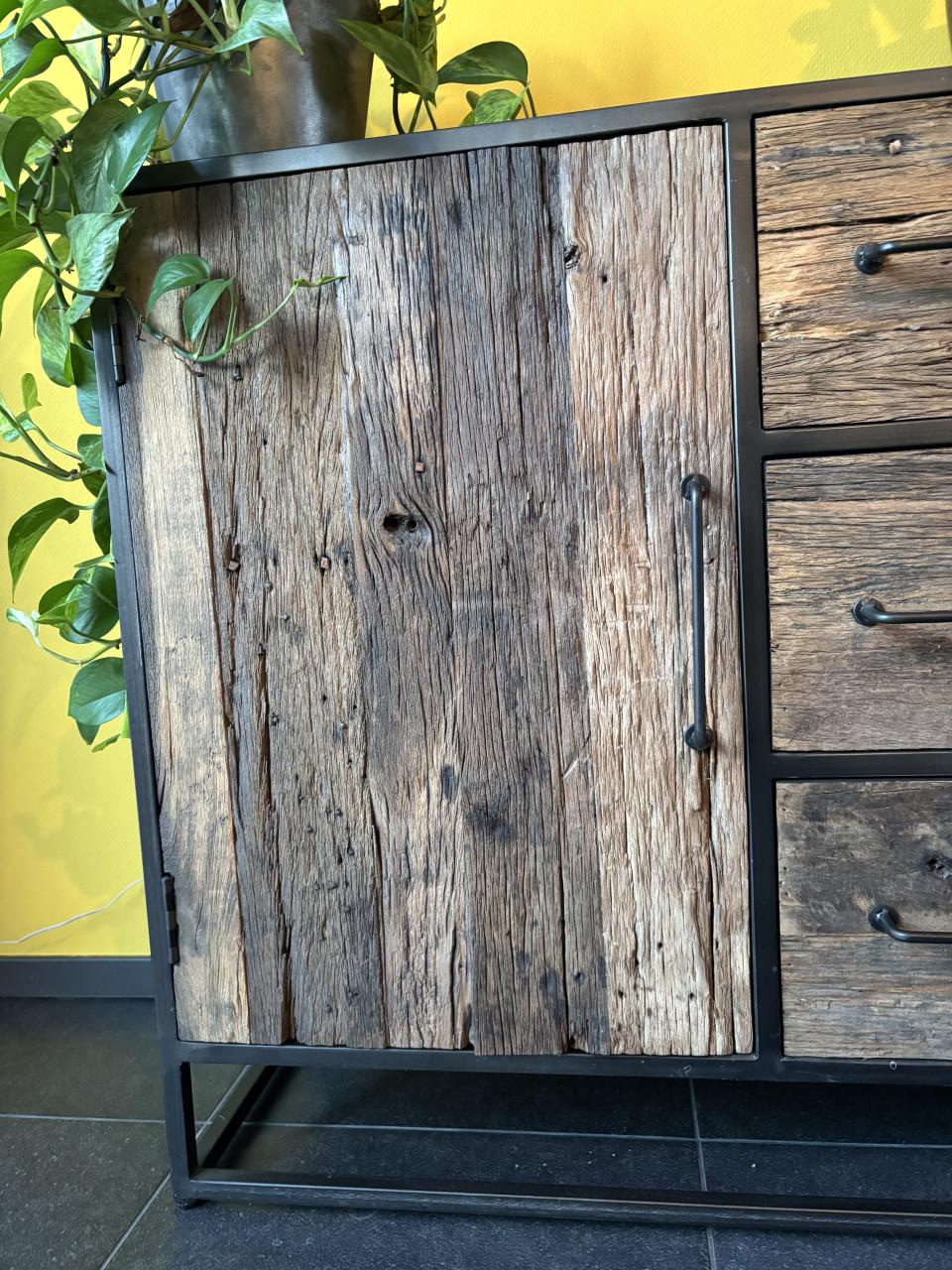 Robuust wagonhouten dressoir