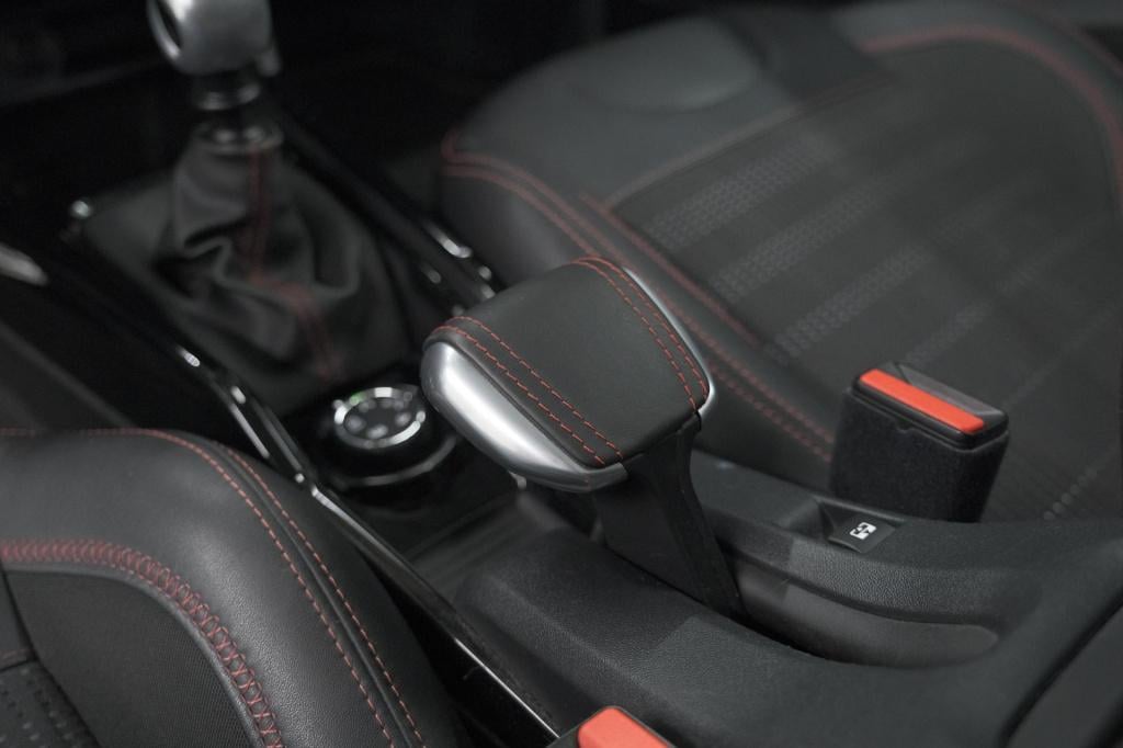 Peugeot 2008 puretech 130 gt-line | allseason banden | panoramadak | apple 