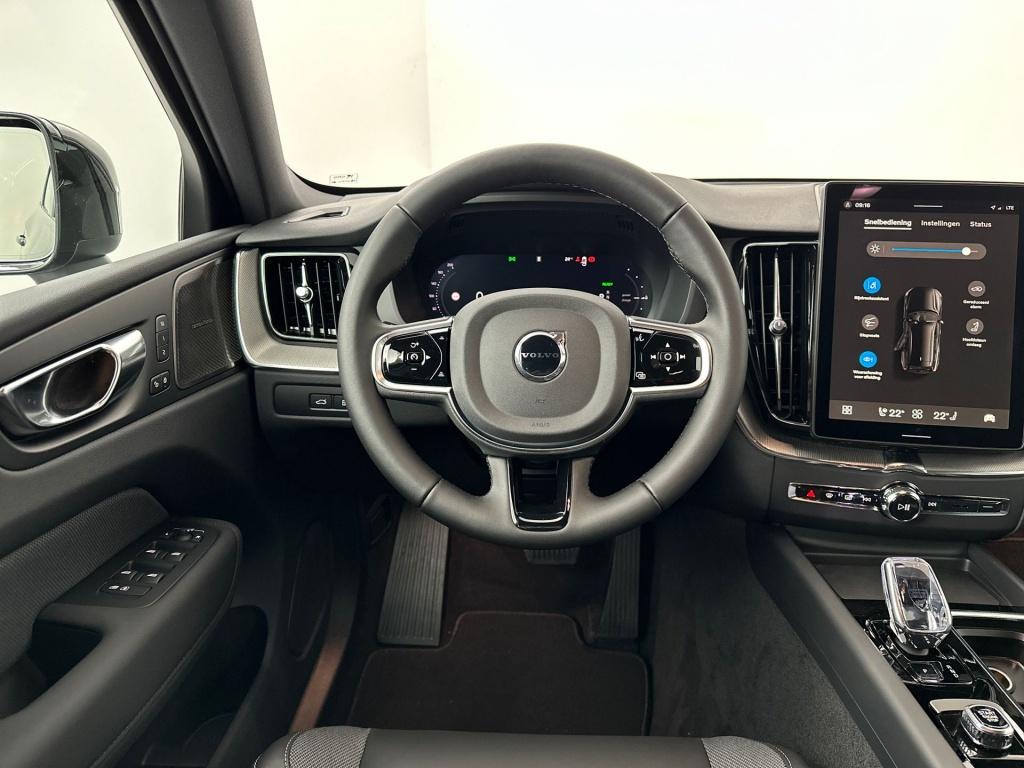 Volvo XC60 plus black edition recharge 360 camera