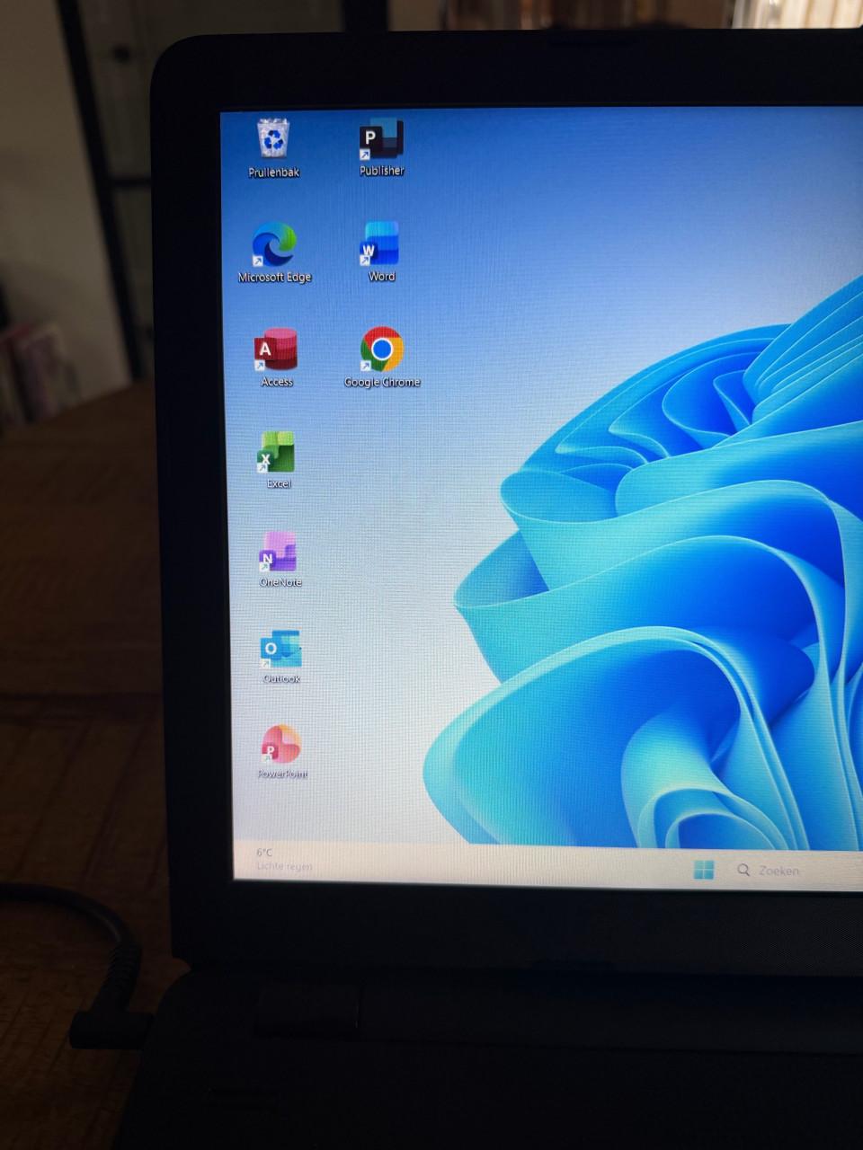 💻 HP 15 inch laptop – 16GB RAM – Office + muis – zeer netjes