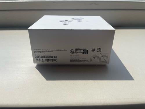 Airpods Pro 3 case en rechter oortje