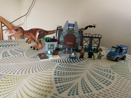 Lego Juniors: T rex uitbraak 10758