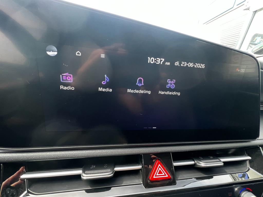 Kia Niro Ev executiveline 64.8 kwh full option, trekhaak afn. pearl white
