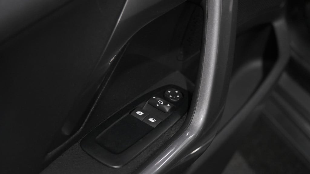 Peugeot 2008 puretech 82 signature | camera | apple carplay | parkeersensor