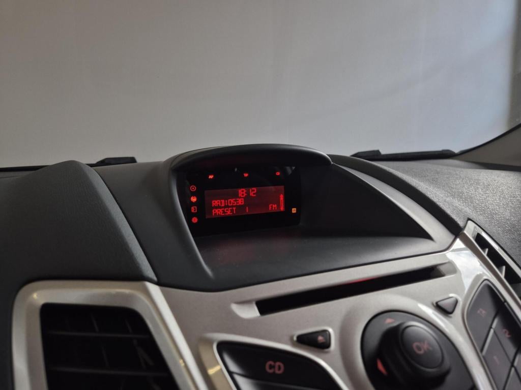 Ford Fiesta 1.4 titanium / automaat / origineel nl