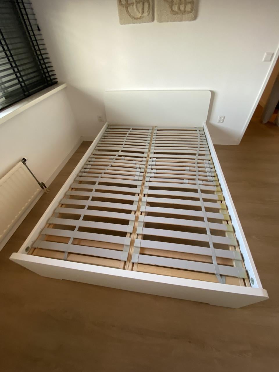 Bed 140x200 cm wit met verstelbare bodems