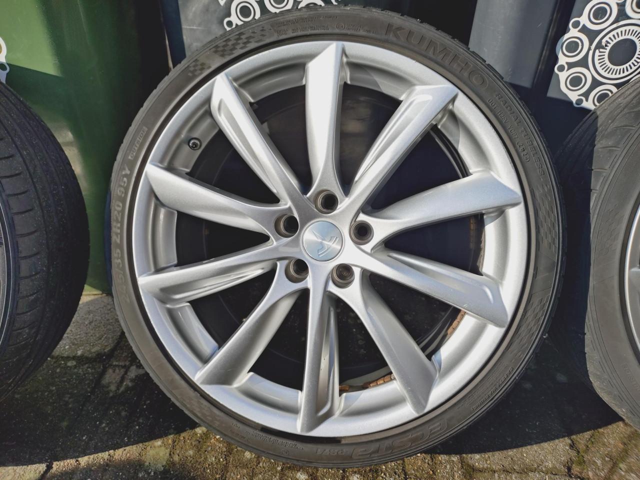 20 inch velgen Tesla incl TPMS en naafkappen