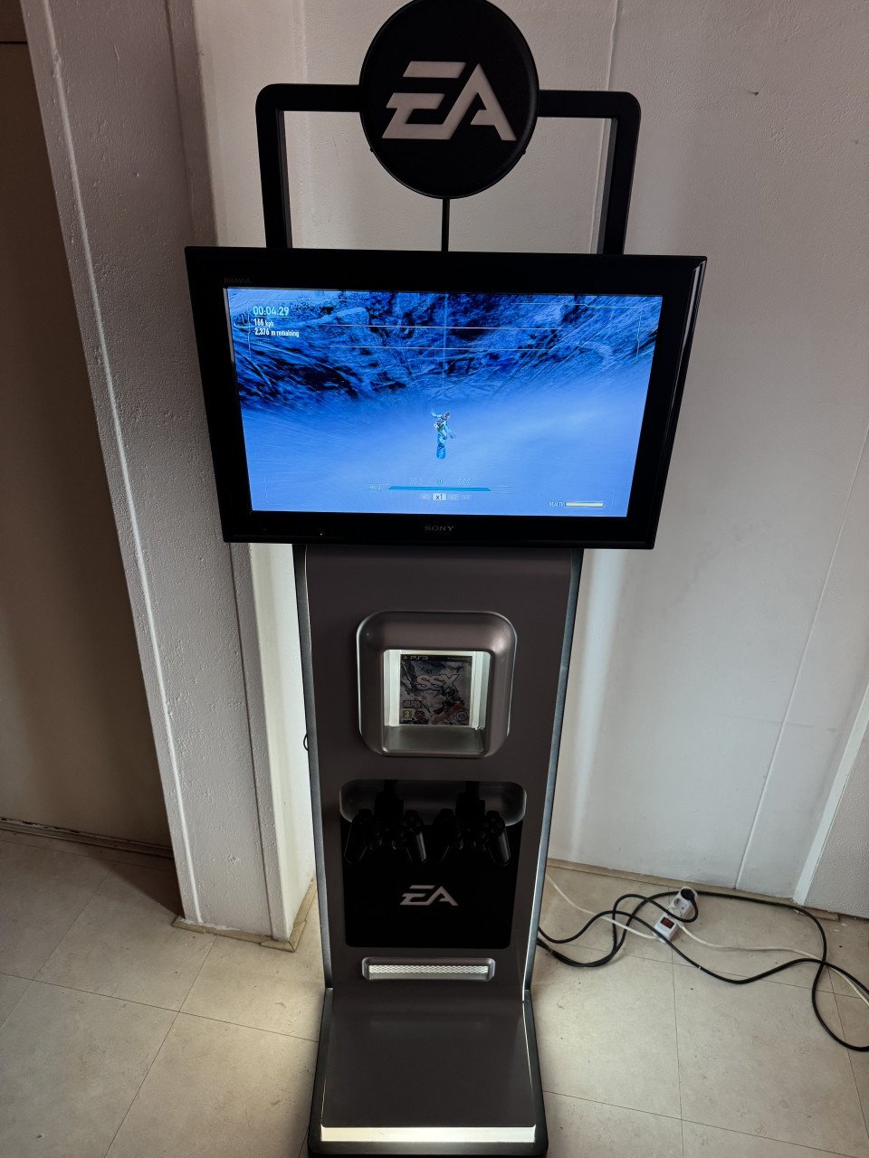 PlayStation 3 promo-stand – SSX snowboard game (EA Games)