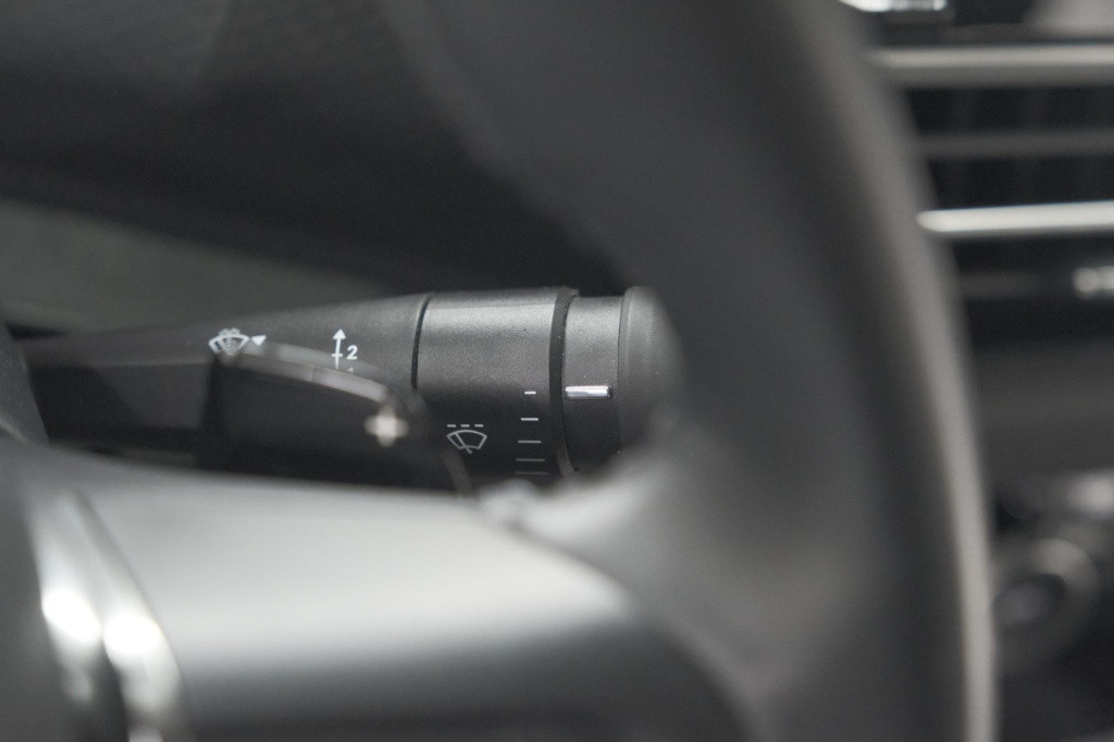 Citroen C4 puretech 130 eat8 shine | camera | head-up display | parkeersens