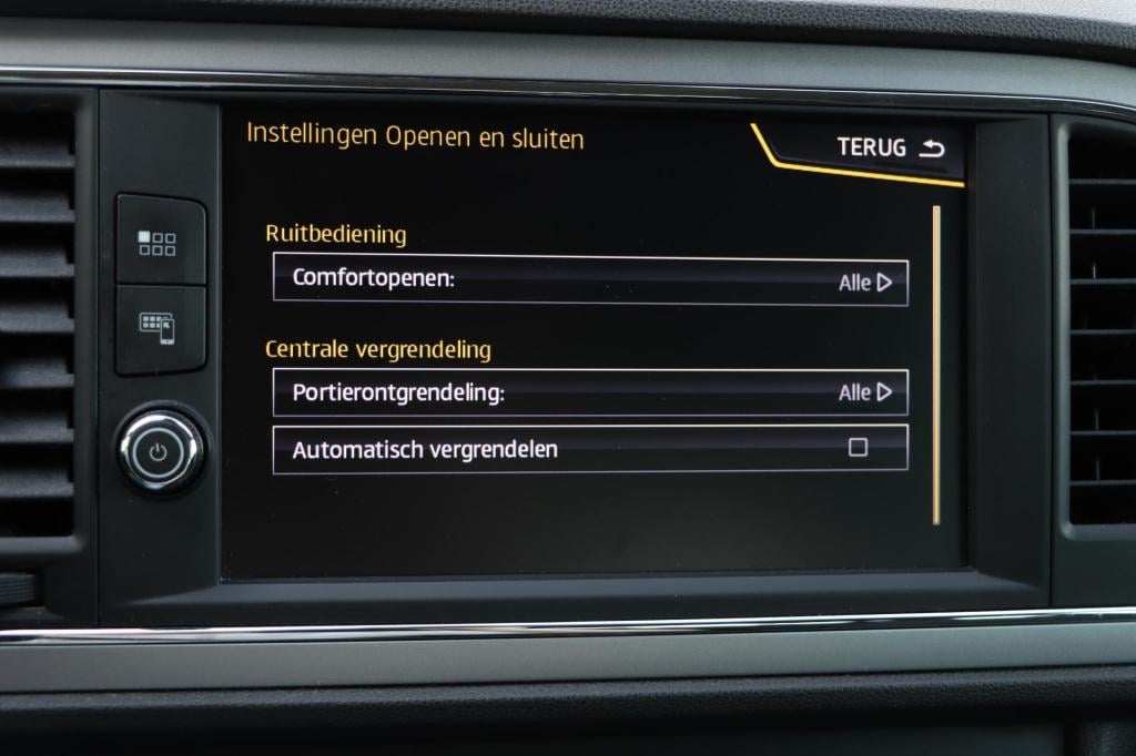 Seat Leon st 1.0 ecotsi style business intense 116pk