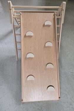 Houten glijbaan binnen