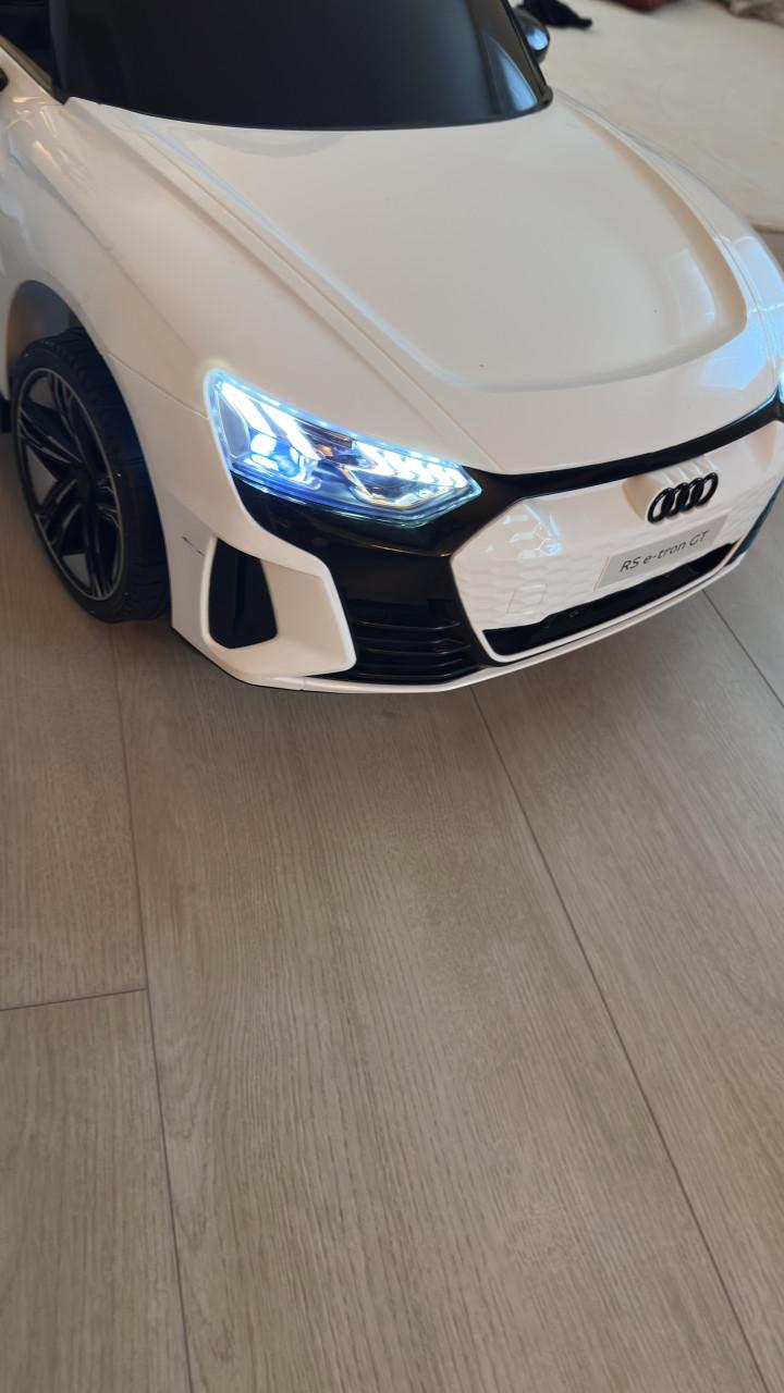 Elektrische kinderauto