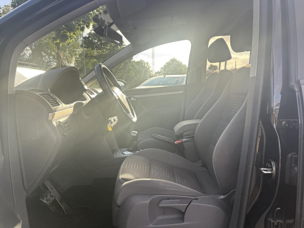 Volkswagen Touran 1.4 tsi highline automaat clima stoelverwarming