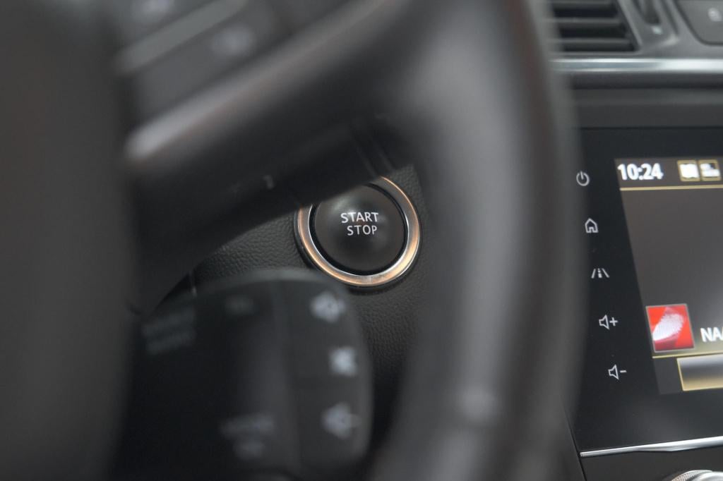 Renault Kadjar 1.3 tce 140 edc limited | trekhaak | allseason banden | stoe