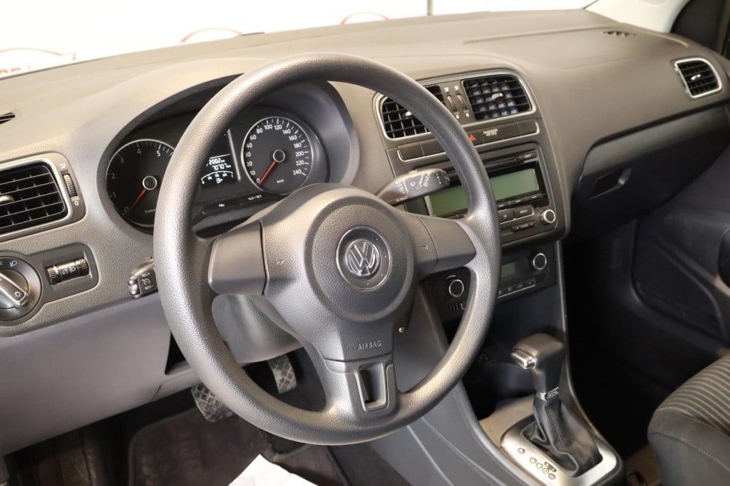 Volkswagen Polo 1.4-16v highline, pdc achter, trekhaak, el ramen, nw distri