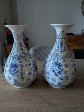 Te koop Twee identieke vazen