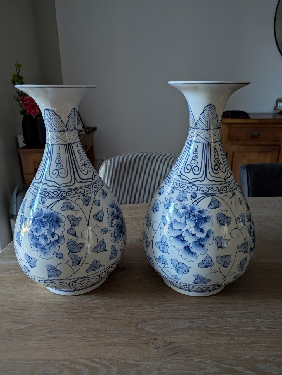 Te koop Twee identieke vazen