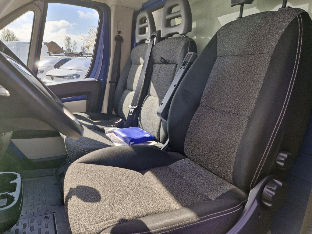 Fiat Ducato bakwagen *laadklep* *zijdeur* 35 2.3 mj 148 pk l4