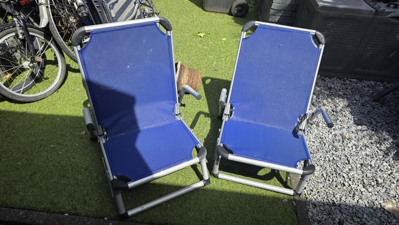 2 strandstoelen