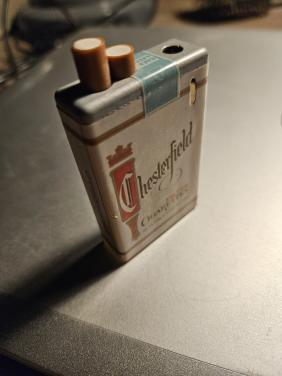 Grappige vintage jaren 70 opvulbare chesterfield aansteker