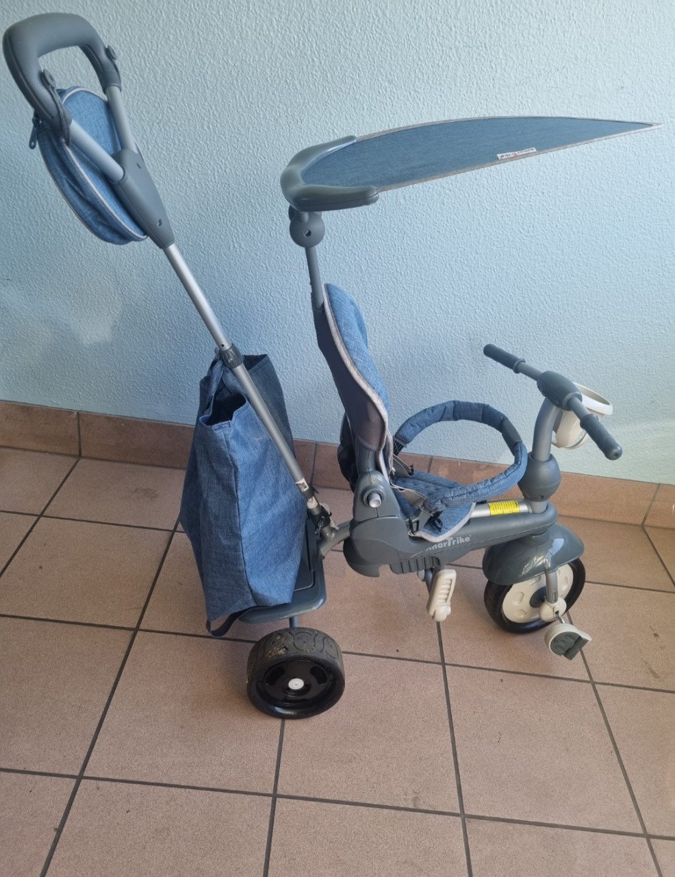Prachtige blauwe SmarTrike driewieler, Smart Trike, duwstang. ZGAN!