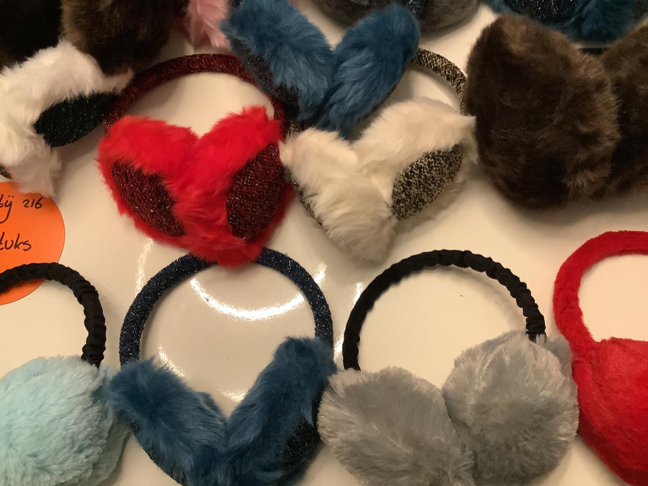 Partij super leuke oorwarmers. ( partij 216)