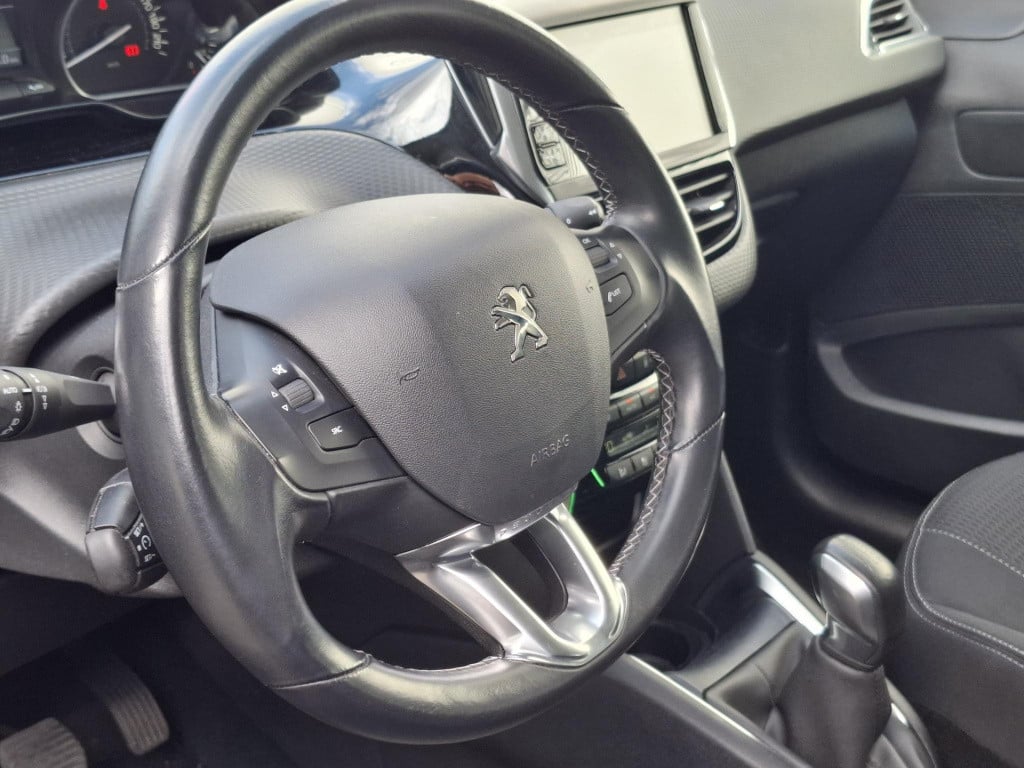 Peugeot 208 1.2 allure nav/clim/lmv/park