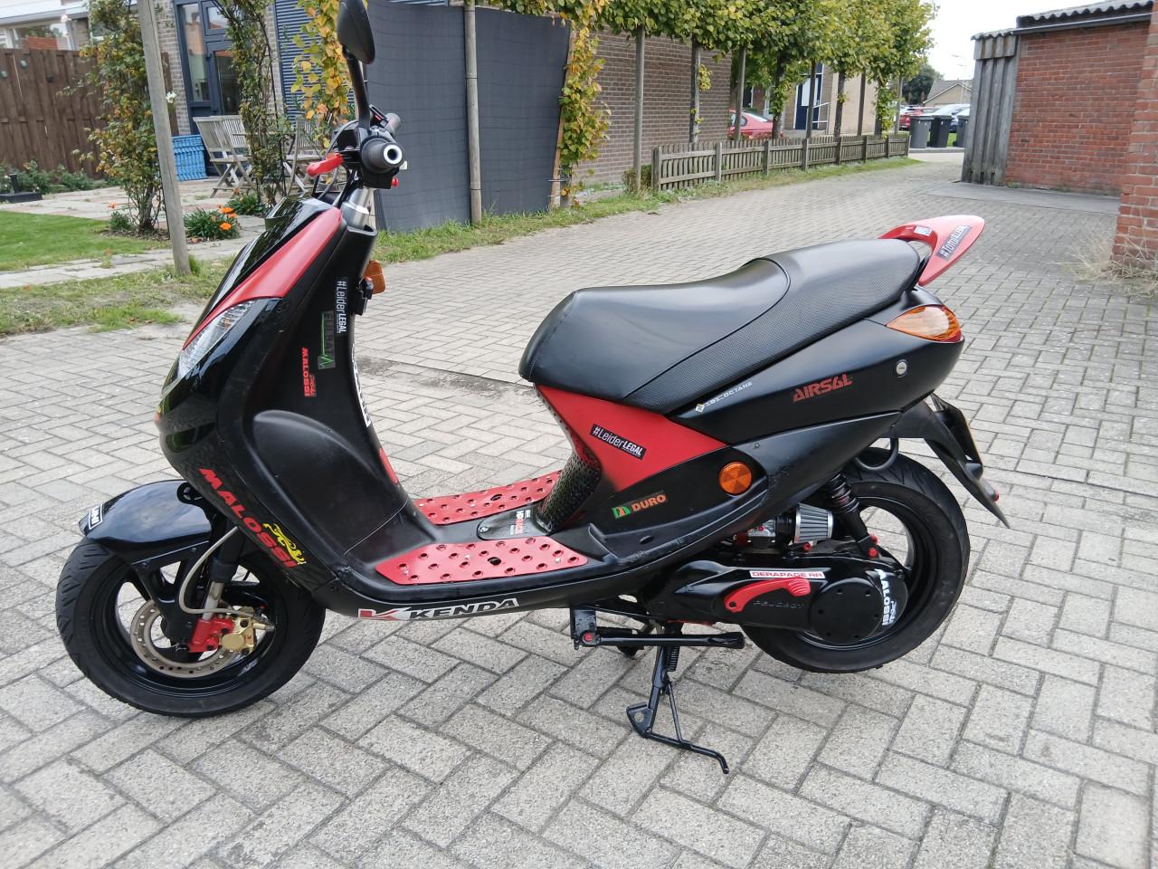 Te koop snelle peugeot vivacity alles van malossi nieuw