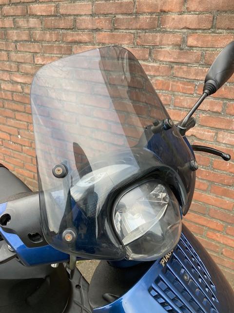 ZEER MOOIE PIAGGIO ZIP 4 TAKT SNOR SCOOTER ! BOUWJAAR 2013