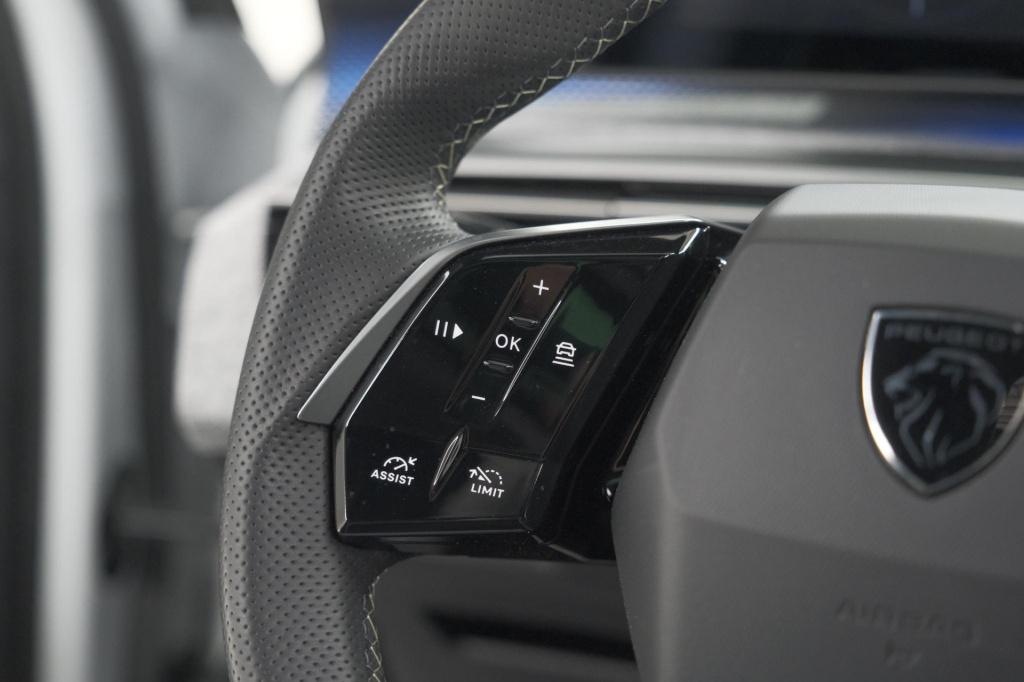 Peugeot 3008 1.2 hybrid 136 gt | panoramadak | focal audio | alcantara exec