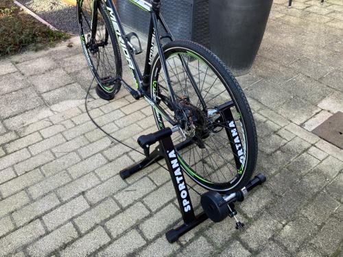 Merida reisfiets / gravelbike met BOB yak en home trainer