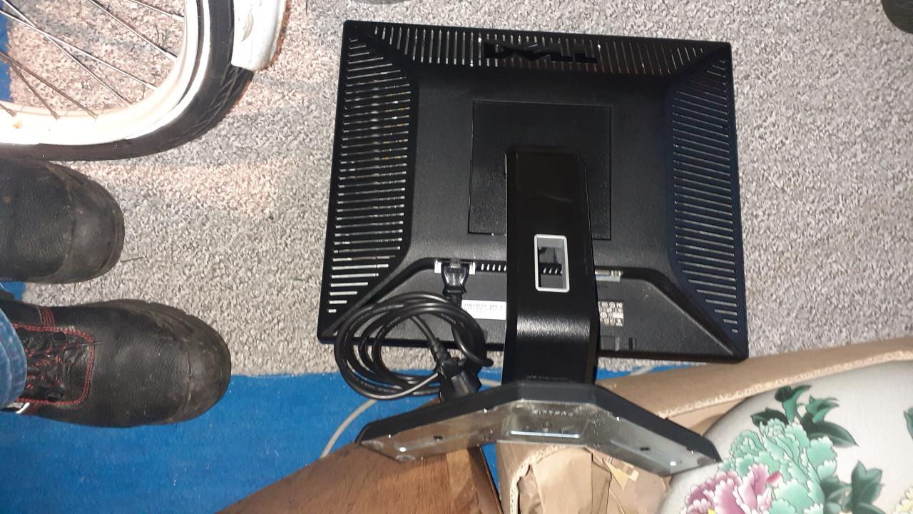 3 x Computer BEELD-SCHERM Monitor TVE & ACER & Houten.!