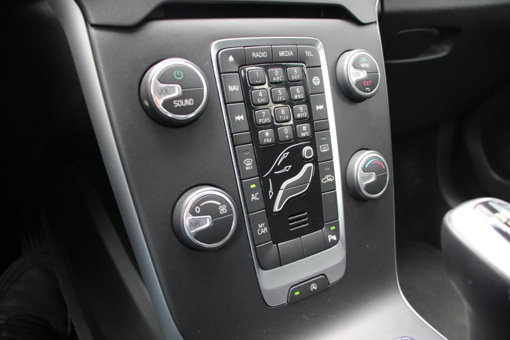 Volvo V40 2.0 t2 momentum polar+ navi - led - half leder - 1e eigenaar - lm