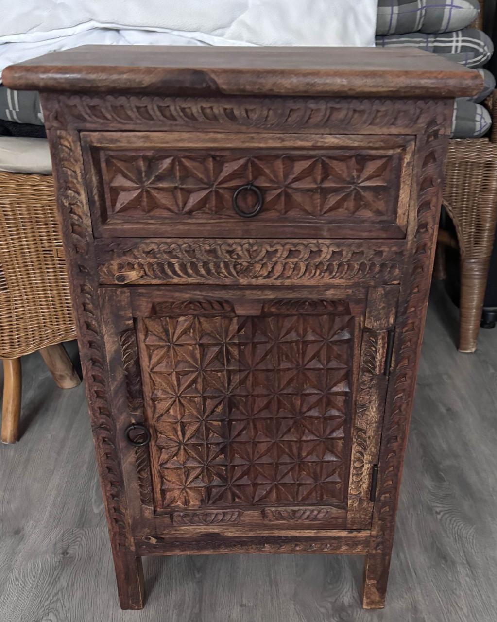 2 koloniale nachtkastjes