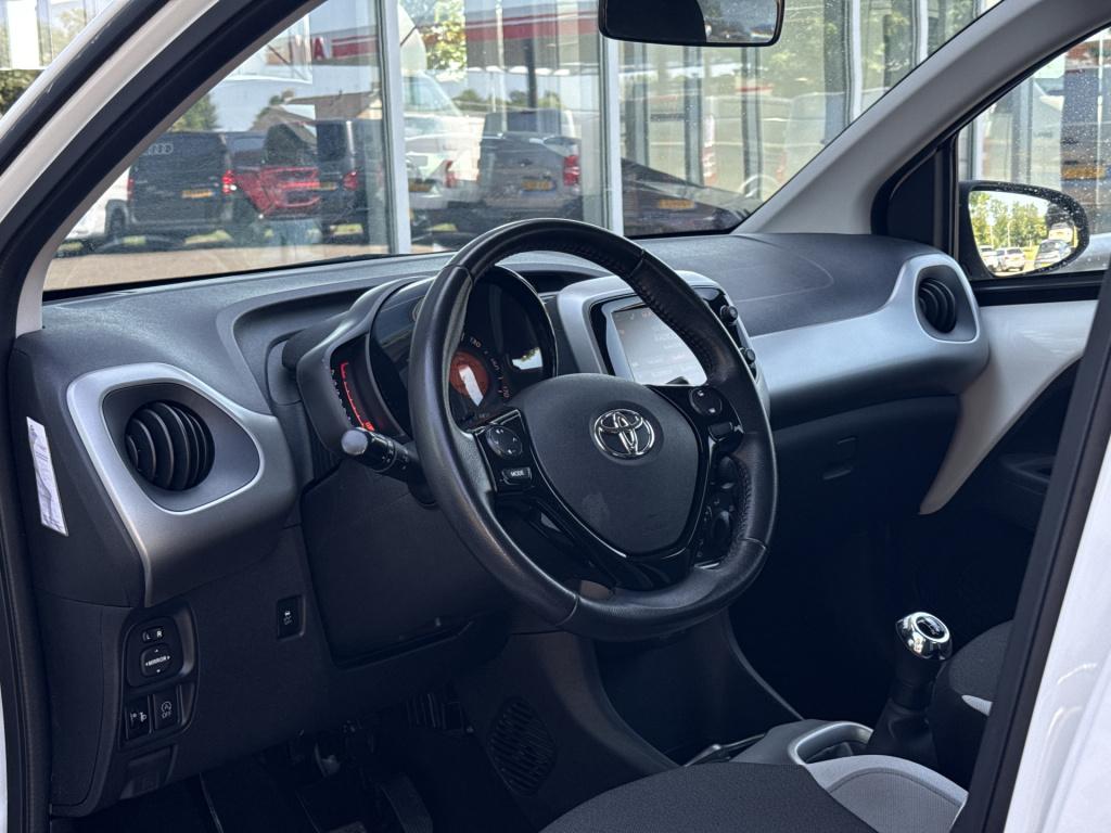 Toyota Aygo 1.0 vvt-i x-play | camera | carplay | cruisec. | navi