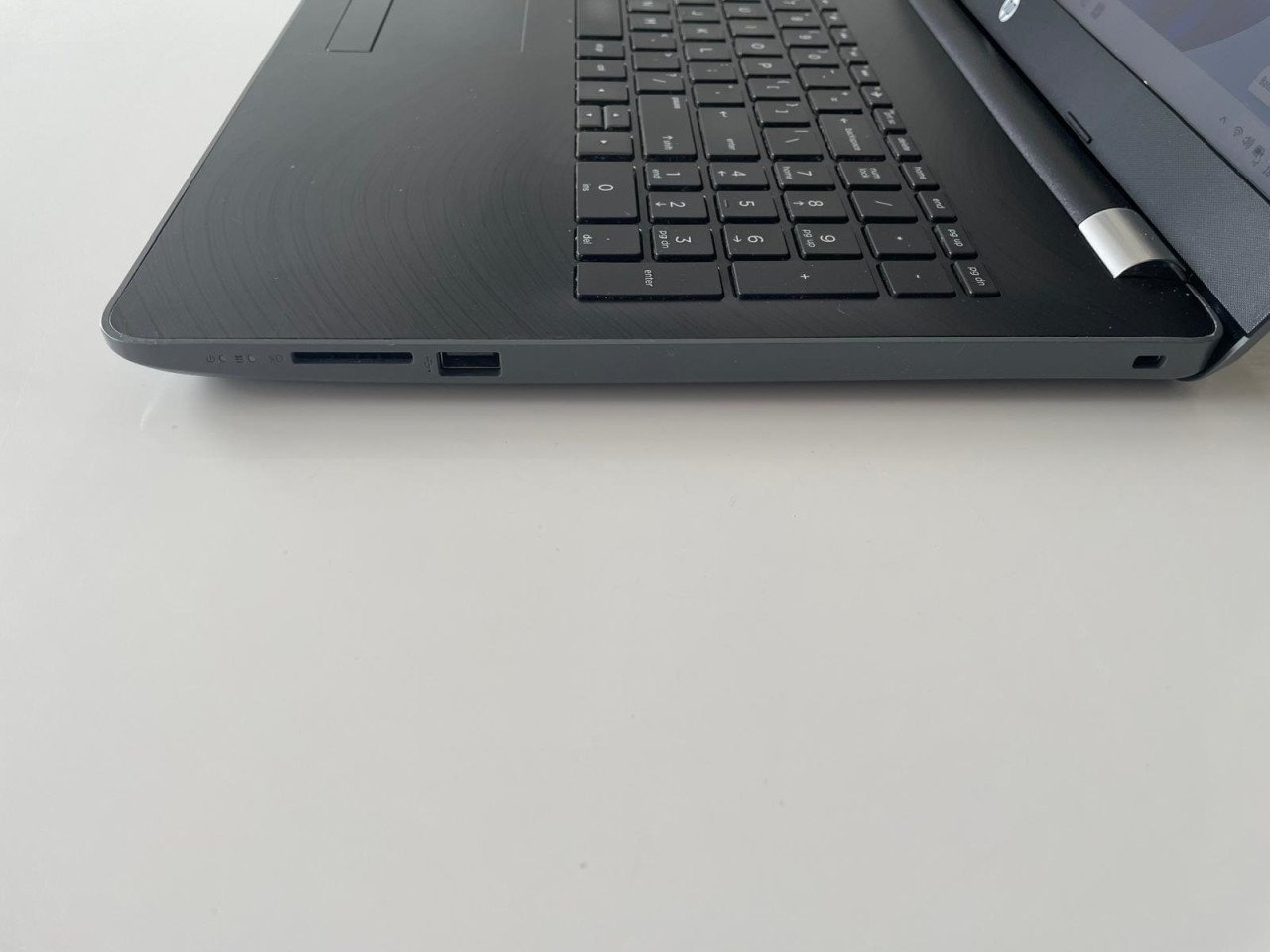 HP laptop 15 inch Windows 11 SSD 8GB RAM nieuwe accu - Office pakket + muis