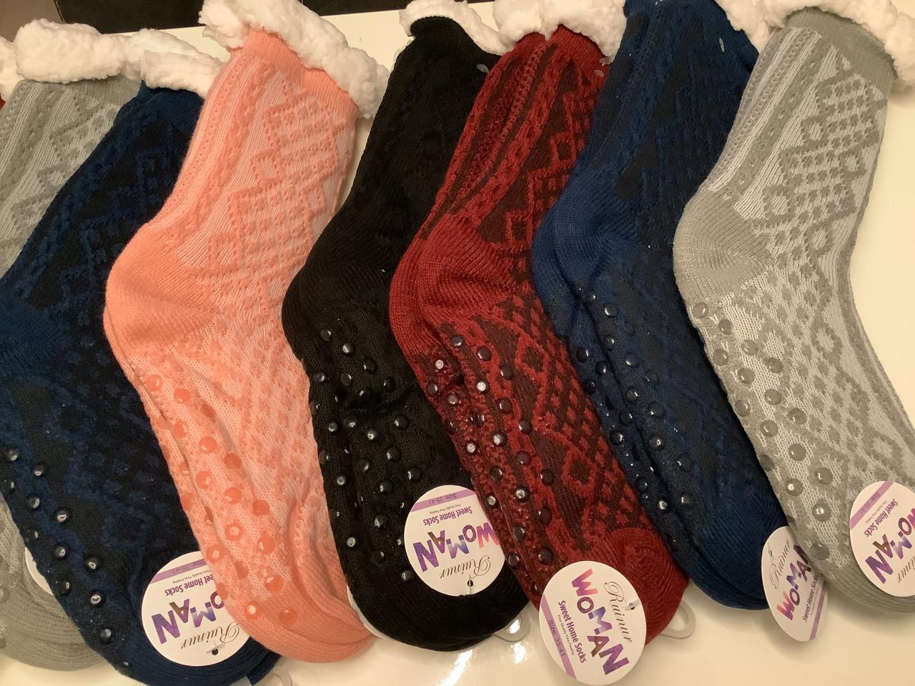 Partij warme dames fluffy huissokken. (Partij 12)