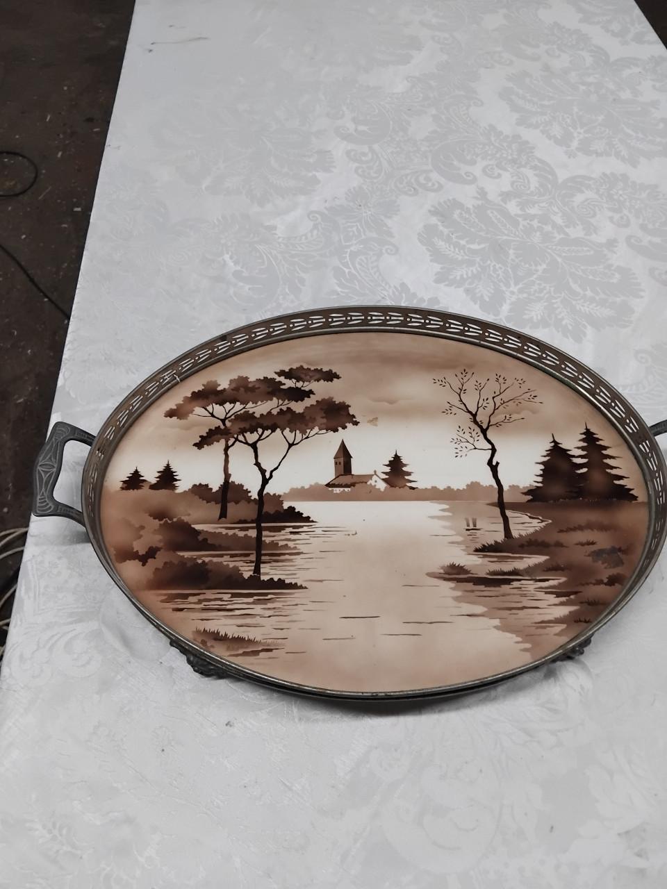 Nostalgische  dienblad met 25 gegraveerd glaswerk