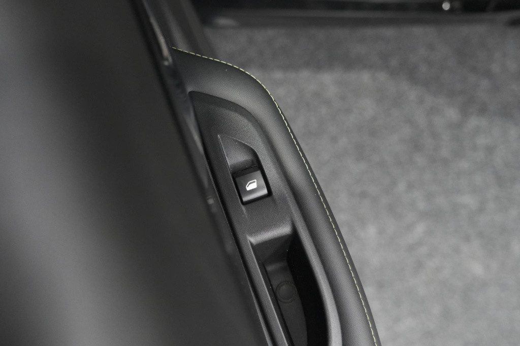 Peugeot 208 puretech 100 gt | camera | navigatie | apple carplay | parkeers