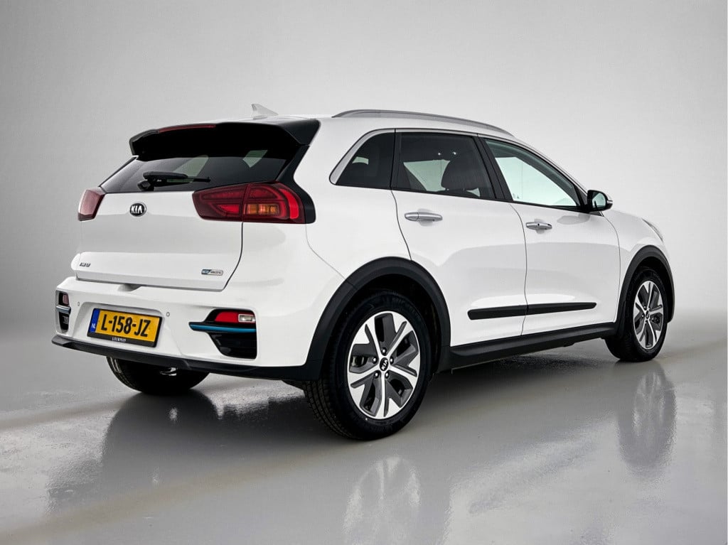 Kia E-niro executiveline 64 kwh | schuif-/kanteldak | 3-fase | jbl | stoelk