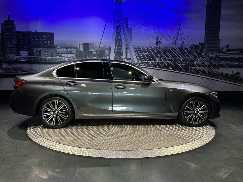 BMW 3-serie 320i high executive *facelift*memory*hud*camera*keyless